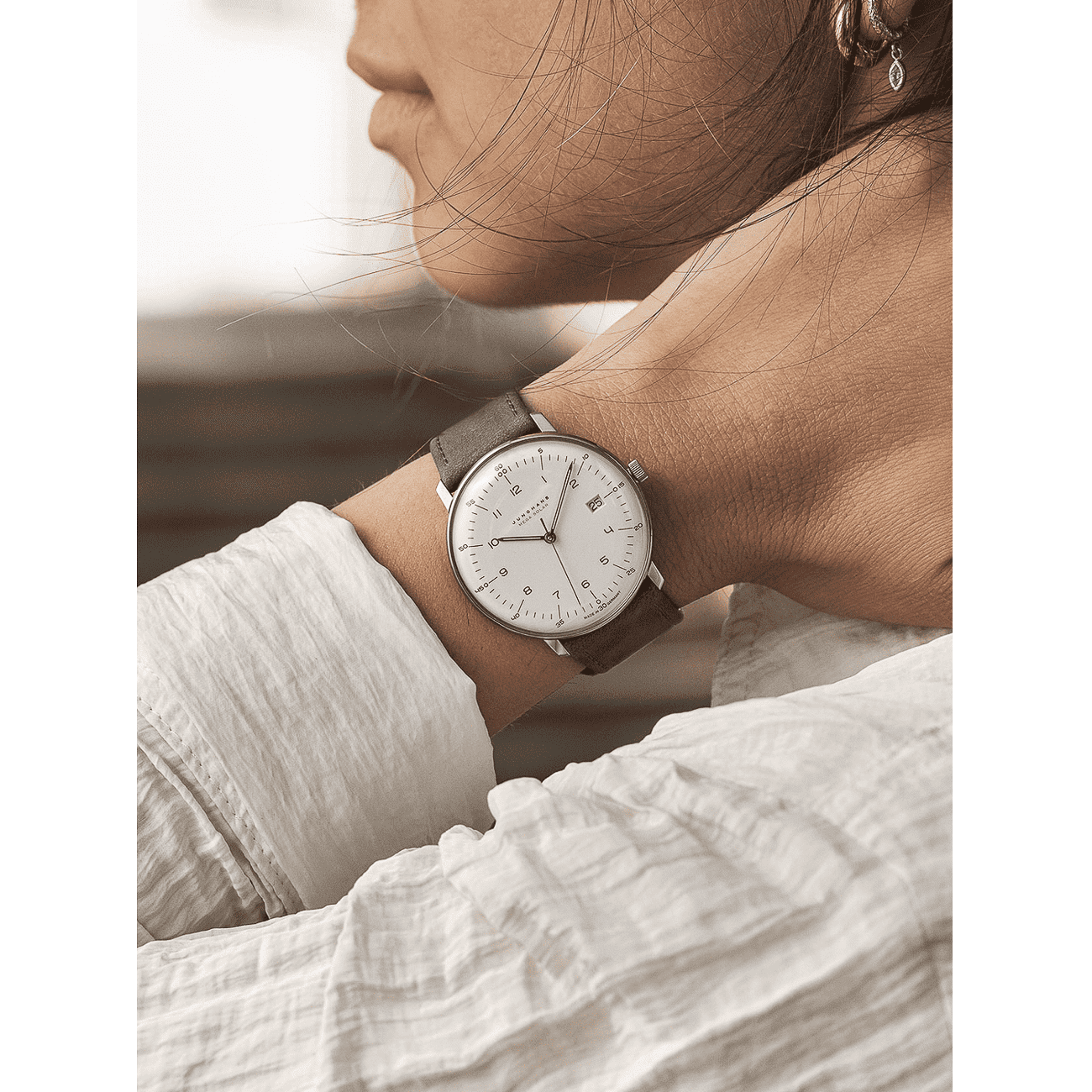 Max Bill MEGA Solar Quarz Uhr